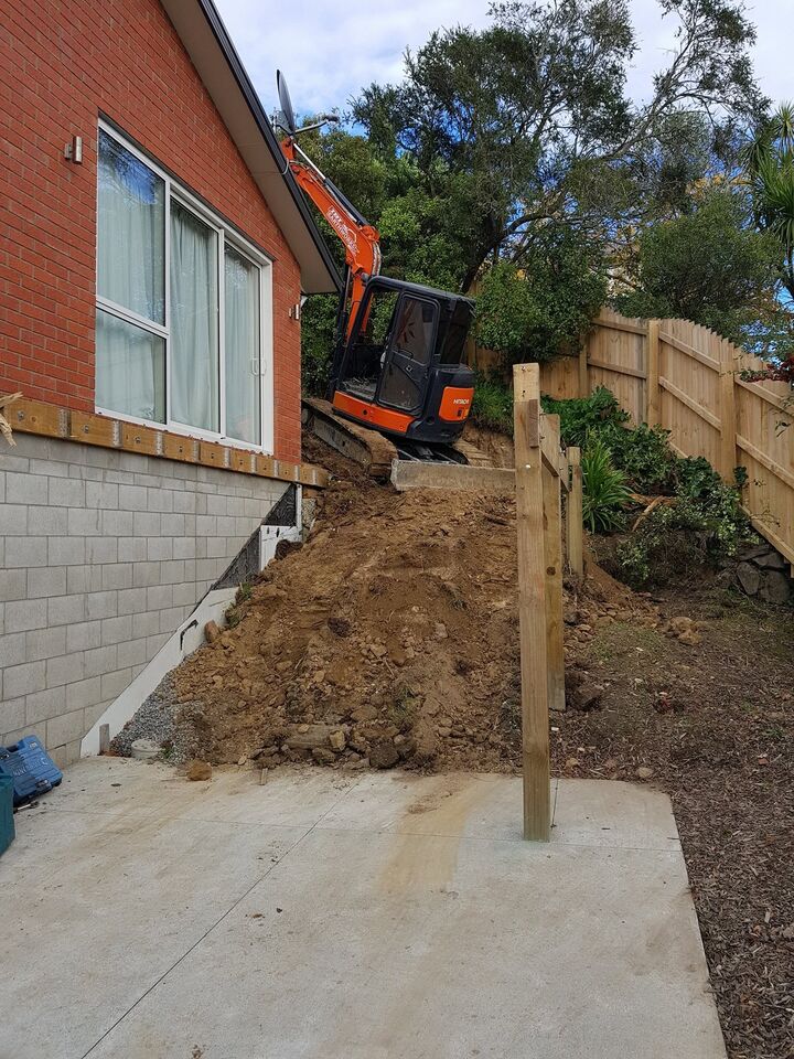 TBT Earthworks operating on a difficult-access rural Canterbury site